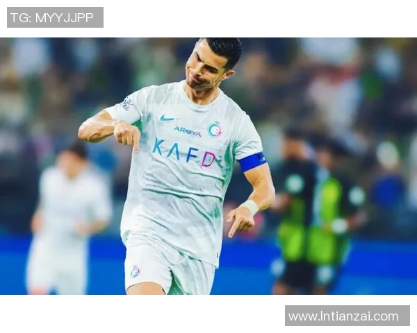 昔日足球明星退役后身材发福引发热议与关注